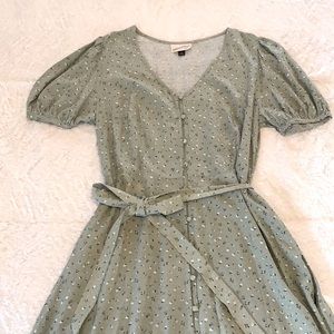 Floral green summer dress. Only worn once.